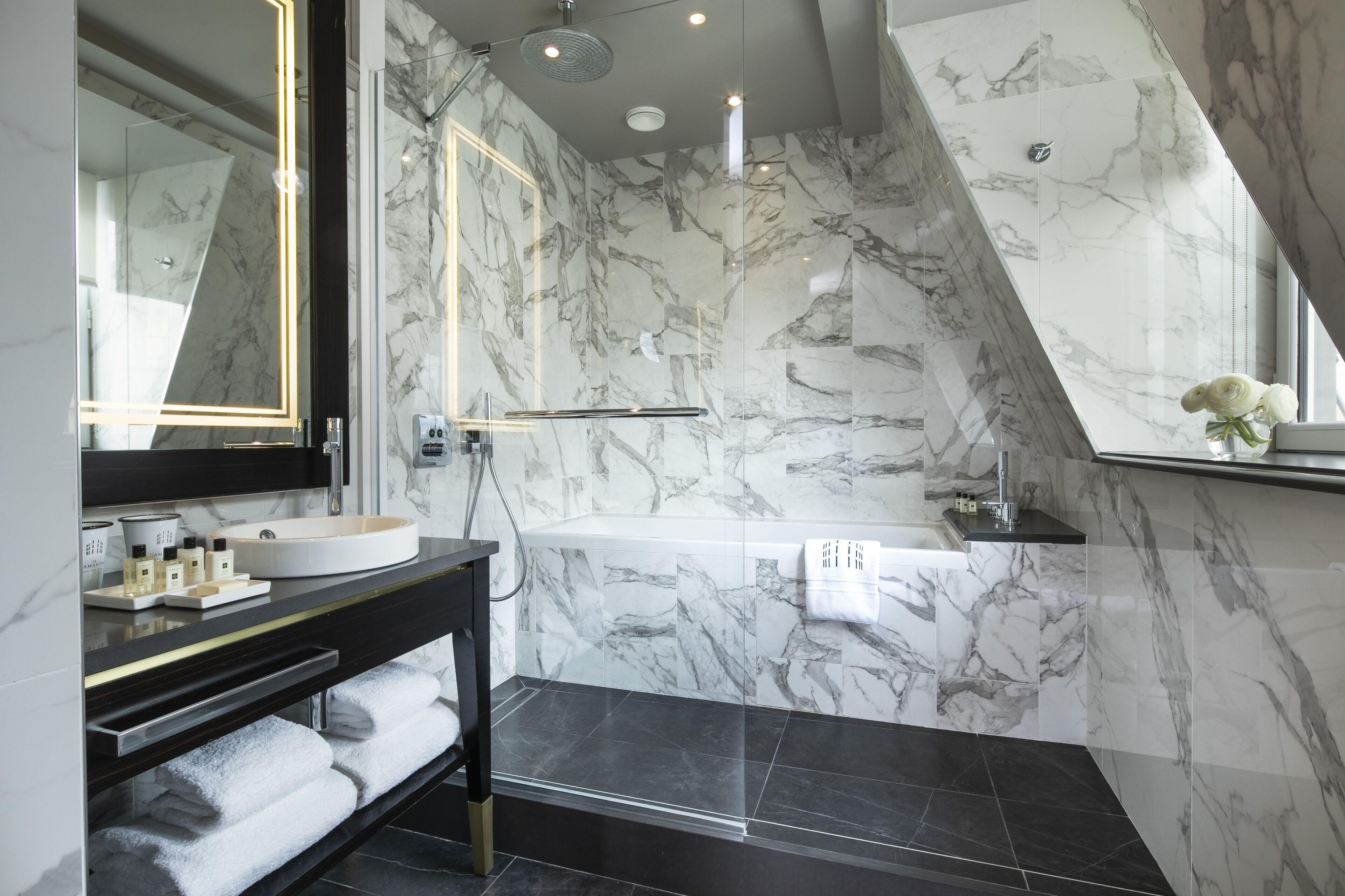 Hotel Le Damantin & Paris